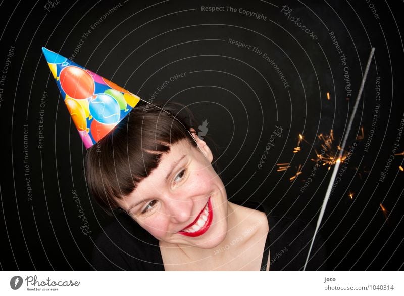 Happy Birthday Freude Nachtleben Party Feste & Feiern Karneval Silvester u. Neujahr Geburtstag Mensch Junge Frau Jugendliche Hut glänzend Lächeln leuchten Glück