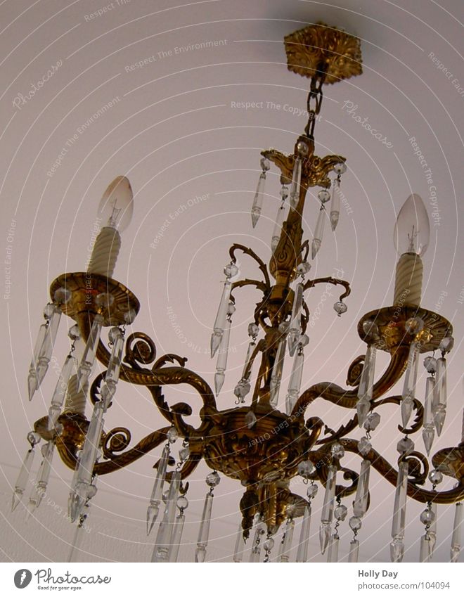Nr. 50 :-) Kronleuchter Lampe Haken Deckenlampe Licht Jubiläum Wohnzimmer Möbel Kristallstrukturen Detailaufnahme Neigung