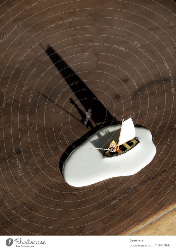 der milchfischer: eine aussterbende art Angeln braun Angler Segelboot Milch Angelrute Modellfigur Schattenspiel Einsamkeit einzeln Gedeckte Farben Innenaufnahme
