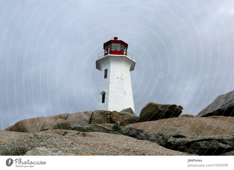 Peggy`s Cove lighthouse Umwelt Landschaft Urelemente Himmel Horizont Felsen Küste Seeufer Meer Atlantik hoch Leuchtturm peggy´s cove Sehenswürdigkeit Signal