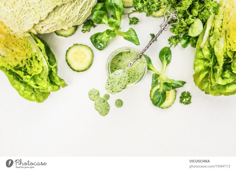 Jogurt-Smoothie mit grünem Gemüse Lebensmittel Joghurt Salat Salatbeilage Ernährung Saft Glas Löffel Lifestyle Stil Design Gesunde Ernährung Fitness Natur