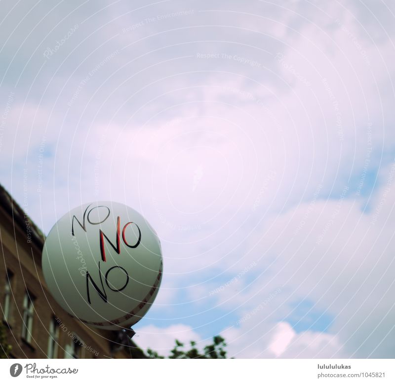 das ist verneinend. Haus sprechen Kommunizieren Tapferkeit standhaft Ärger trotzig no Luftballon Information Demonstration Meinung gegen Denkweise Helium