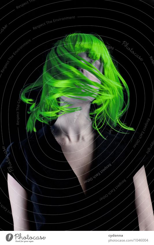 Green Lifestyle Stil exotisch schön Haare & Frisuren Mensch Junge Frau Jugendliche Leben 18-30 Jahre Erwachsene langhaarig Perücke Bewegung einzigartig elegant