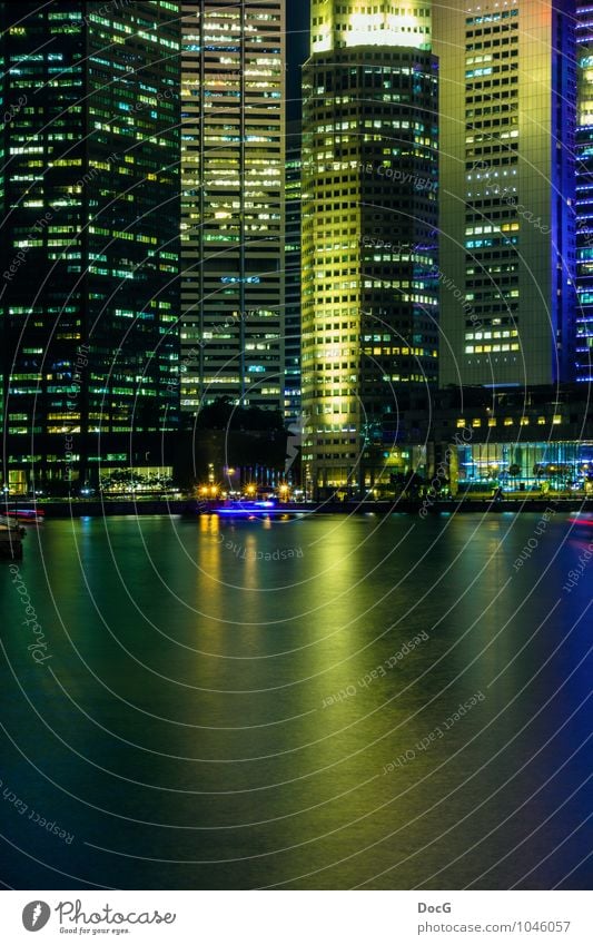 Singapur - Singapore - Raffles Place at night Ferien & Urlaub & Reisen Tourismus Sightseeing Wasser Flussufer Stadt Stadtzentrum Skyline Hochhaus Bauwerk