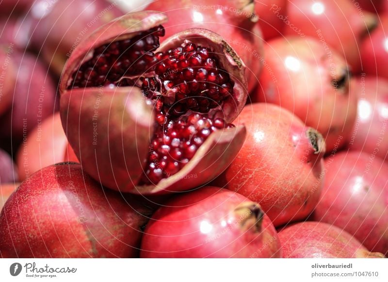 Granatapfel Lebensmittel Frucht Ernährung Bioprodukte Vegetarische Ernährung Ferien & Urlaub & Reisen Essen Duft lecker saftig süß rot Appetit & Hunger genießen