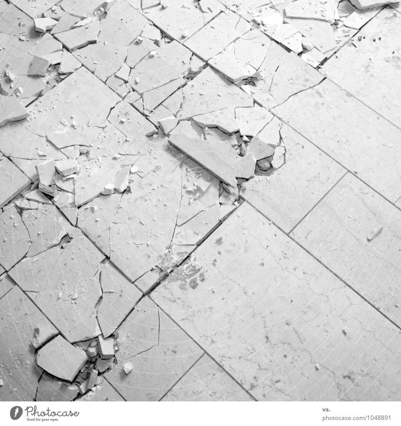 Marmor, Stein und Eisen brechen... Haus dreckig kaputt unten uneinig Desaster Endzeitstimmung Fortschritt stagnierend Umzug (Wohnungswechsel) Stadt Verfall