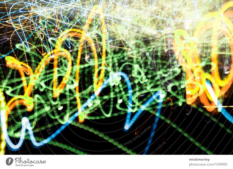 ein gedanke zuviel Licht Langzeitbelichtung Belichtung lang Zeit durcheinander chaotisch Streulicht gelb grün Geschwindigkeit Rauschmittel LSD Bewegung Weltall