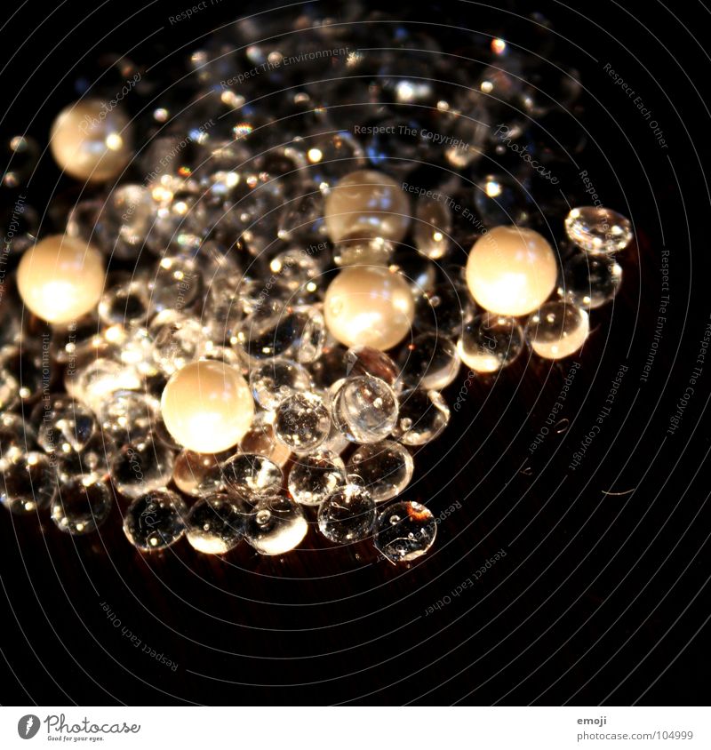 Perlen nah Makroaufnahme dunkel rund Perlenkette Dekoration & Verzierung Nahaufnahme Stein Mineralien pearls Lampe Kette leuchten