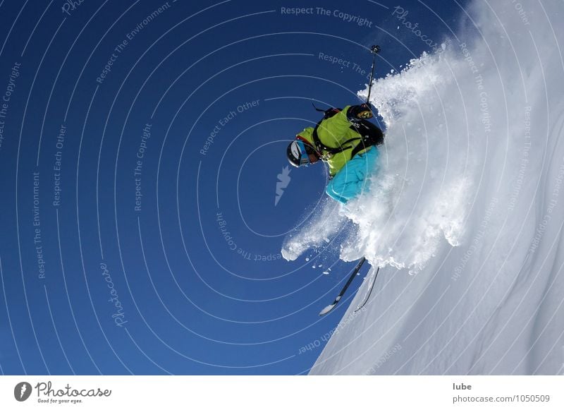 Freerider 2 Sport Wintersport Skier 1 Mensch Natur Wolkenloser Himmel Schnee Alpen Berge u. Gebirge Fitness springen blau weiß freerider Skifahrer Tiefschnee