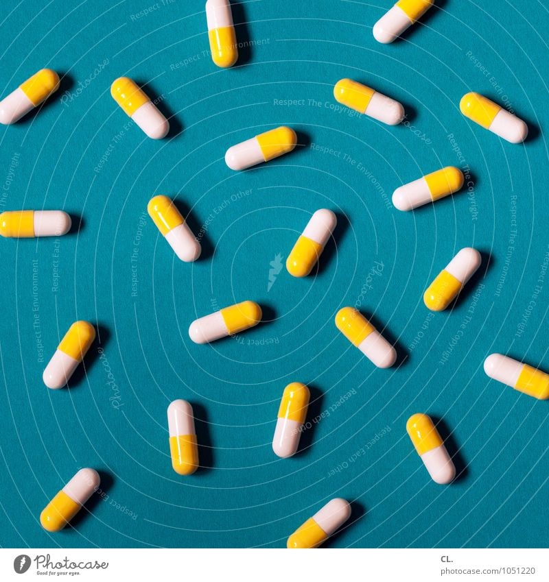 pillepalle Gesundheit Gesundheitswesen Behandlung Krankheit Medikament Tablette ästhetisch blau gelb weiß Super Stillleben Farbfoto Innenaufnahme Studioaufnahme