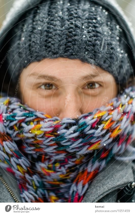 MitOhne Lifestyle Stil Winter Schnee Mensch feminin Frau Erwachsene Leben Auge Nase 1 30-45 Jahre Eis Frost Bekleidung Schal Mütze Blick Wärme mehrfarbig