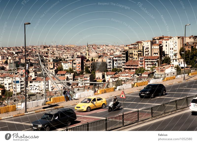 Istanbul Stadt Hauptstadt Hafenstadt Stadtzentrum Altstadt Skyline bevölkert überbevölkert Haus Brücke Verkehr Verkehrsmittel Verkehrswege Straßenverkehr