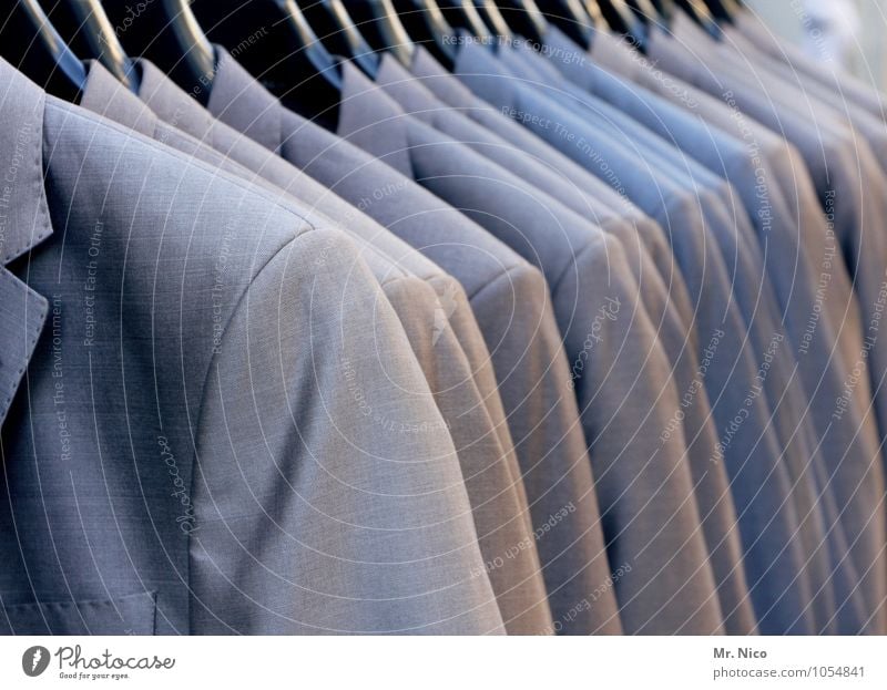 abhängen Lifestyle kaufen elegant Stil Mode Anzug wählen grau Bekleidung Kleiderständer Kleiderschrank Einkaufscenter Größenunterschied Stoff schick