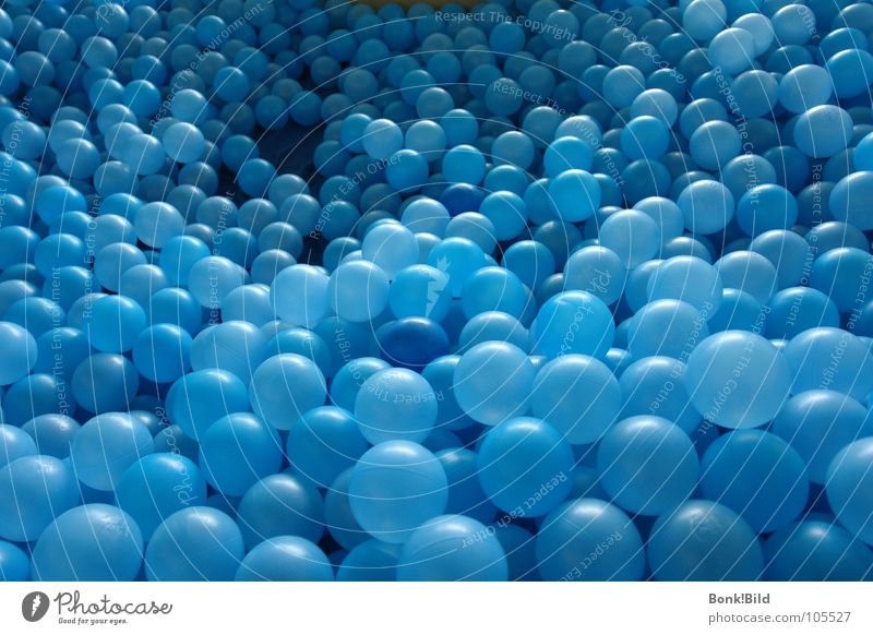 Substantial Oxygen frisch Seele Wissenschaften Industrie Angst Panik blau Kugel Ball Trägermaterial Kinderspaß Bällebad molekular Kettenmoleküle Makromoleküle