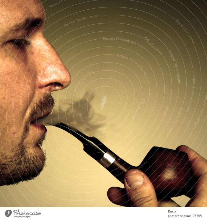 Konstantin Mann Bart Finger Tabak gelb braun rot Konstatin Kostja Nase Rauch Trillerpfeife genießen Rauchen Kusja