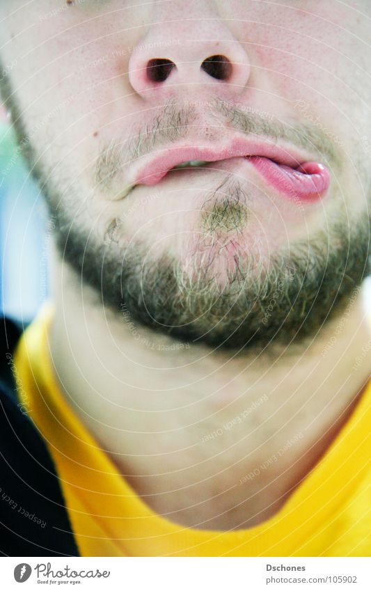 Grmpf. Gesicht Jugendliche Mund Lippen Kommunizieren nah Scham trotzig Grimasse verlegen Face verlegen sein Unetnschlossenheit Farbfoto
