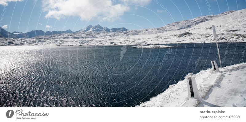 bergsee kalt Gletscher dunkel Urzeit Ewigkeit gefroren Talgletscher Alpen Schweiz massiv See Eis Schnee Kristallstrukturen Loch hell Schatten Wasser