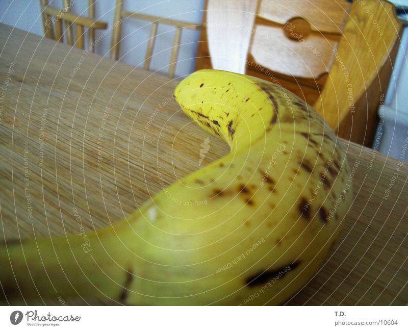 Banana Banane Stillleben gelb krumm Holztisch Frucht