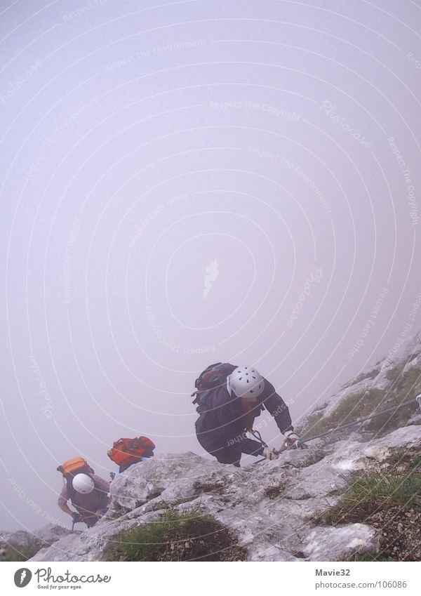 der berg ruft Nebel Steilwand Freude Freizeit & Hobby Sport Spielen Berge u. Gebirge Klettern anstrengen Niveau Klettersteig oben