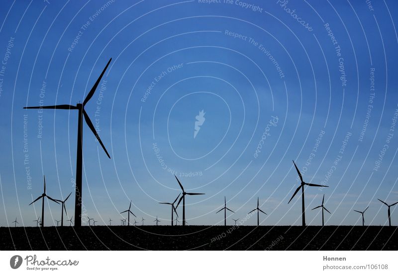Rückenwind Windkraftanlage Bewegungsenergie Luft Strömung Feld drehen Turbulenz Elektrizität Sturm Horizont Elektrisches Gerät Technik & Technologie Luftmasse
