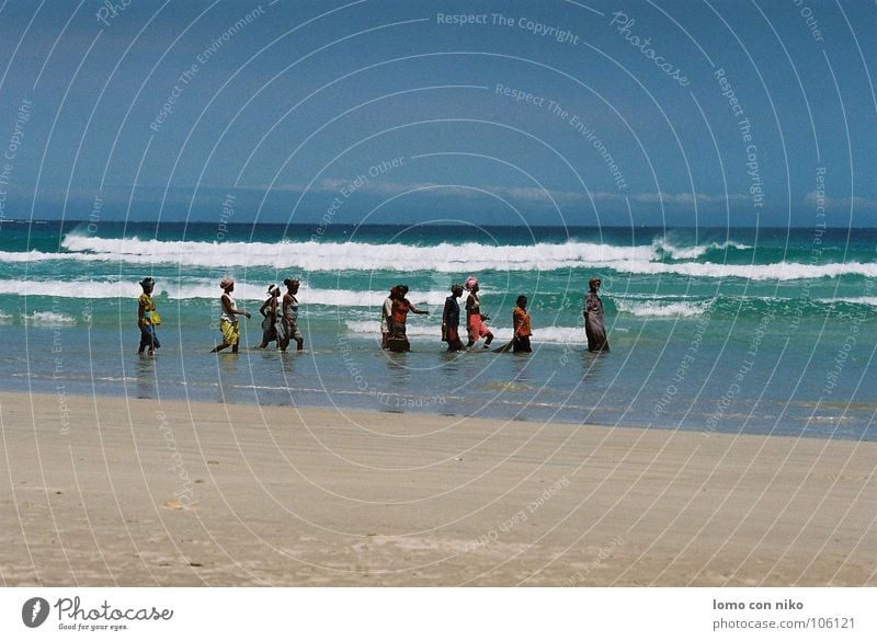 fischen Madagaskar Frau Arbeit & Erwerbstätigkeit Strand Stimmung Afrika Meer Angeln mehrere Farbe