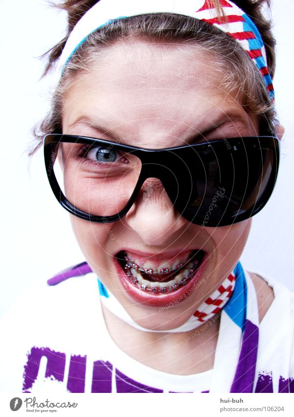 ZahnspangenSlang Wut schreien Brille verrückt Bad Anfall Ärger scream stupid angry worse ugly verkrampfen