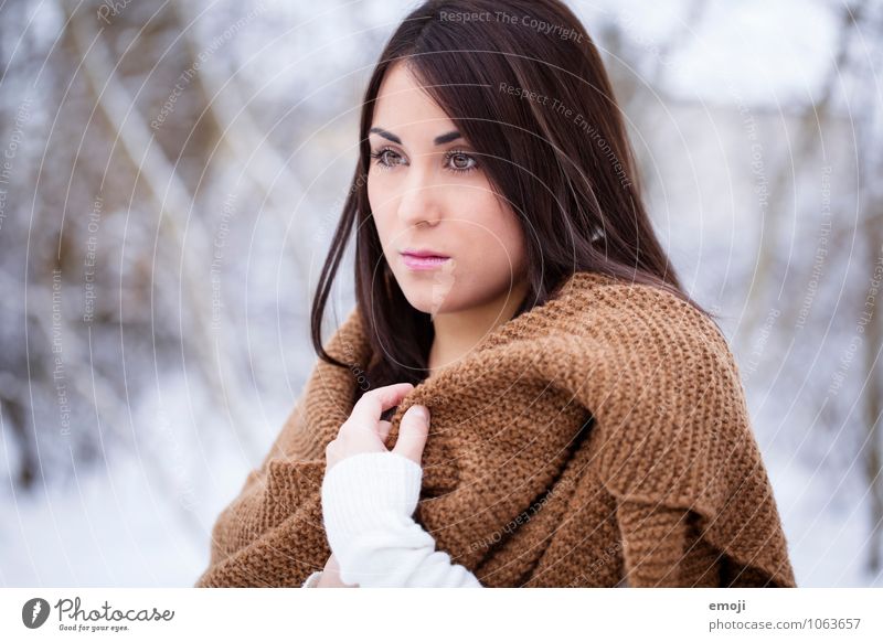 Eiszeit feminin Junge Frau Jugendliche Gesicht 1 Mensch 18-30 Jahre Erwachsene Winter Schnee Schal hell einzigartig kalt Farbfoto Außenaufnahme Tag