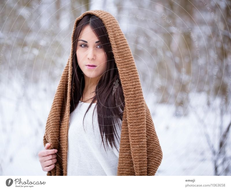 outside feminin Junge Frau Jugendliche 1 Mensch 18-30 Jahre Erwachsene Winter Schnee schön kalt Farbfoto Außenaufnahme Tag Schwache Tiefenschärfe Porträt