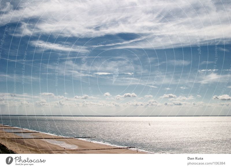 Blick in die Ferne Wolken Lamm mehrere Einigkeit traumhaft Oberfläche Meer Niederlande Zeeland offen kalt Brise weich beweglich Horizont flach Lineal Geometrie