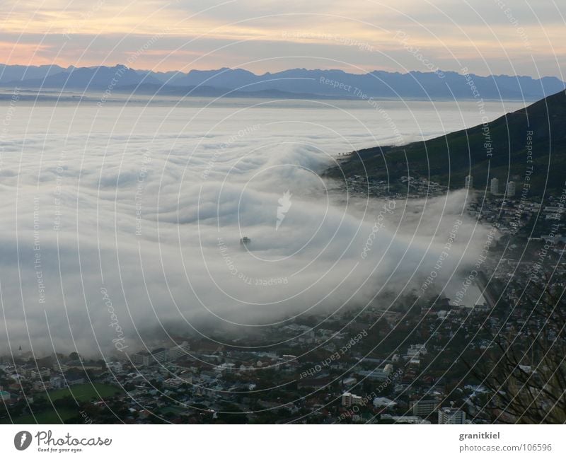 Seenebel Wolken Kapstadt Morgennebel Wellen untergehen eingeschlossen Himmel Nebelwelle überrollt