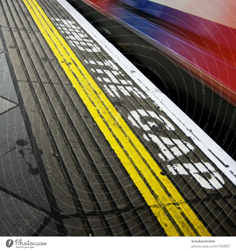 G_P U-Bahn London Eisenbahn gelb gefährlich Text Buchstaben Typographie Kontrolle Lücke England Verkehr Ferien & Urlaub & Reisen mind the gab London Underground