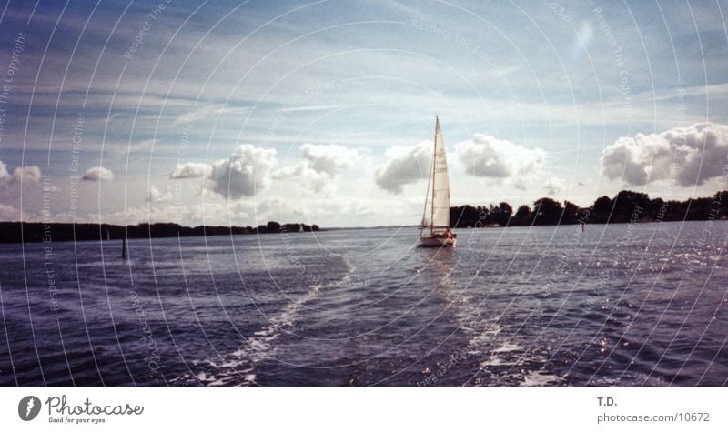 Raus aufs Meer Segelboot Wolken Ostsee Dänemark Insel Hafen Wasser