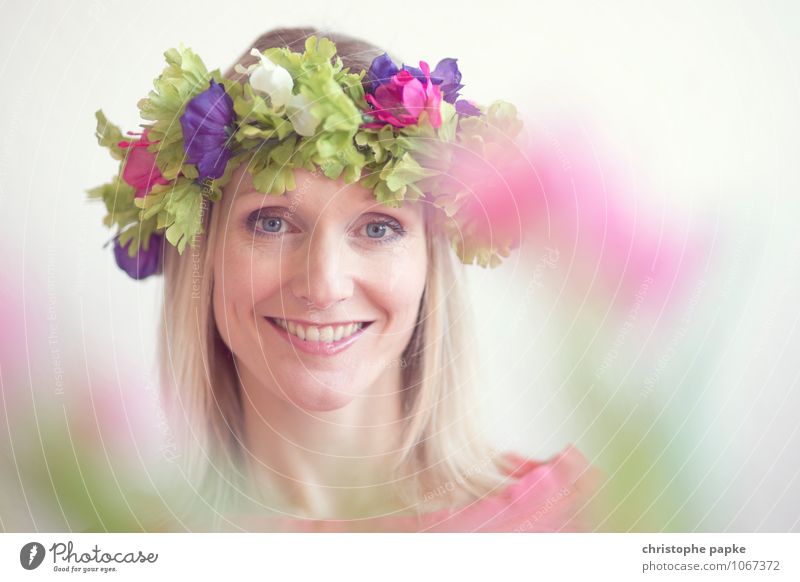 Durch die Blume Lifestyle exotisch schön Karneval feminin Junge Frau Jugendliche Erwachsene Gesicht 1 Mensch 18-30 Jahre 30-45 Jahre Frühling Accessoire blond