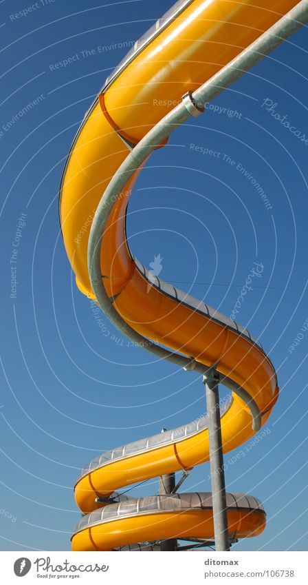 Winding orange water slide Himmel Detailaufnahme Spielen Funsport blue sky recreation fun Spa holiday geometry architecture