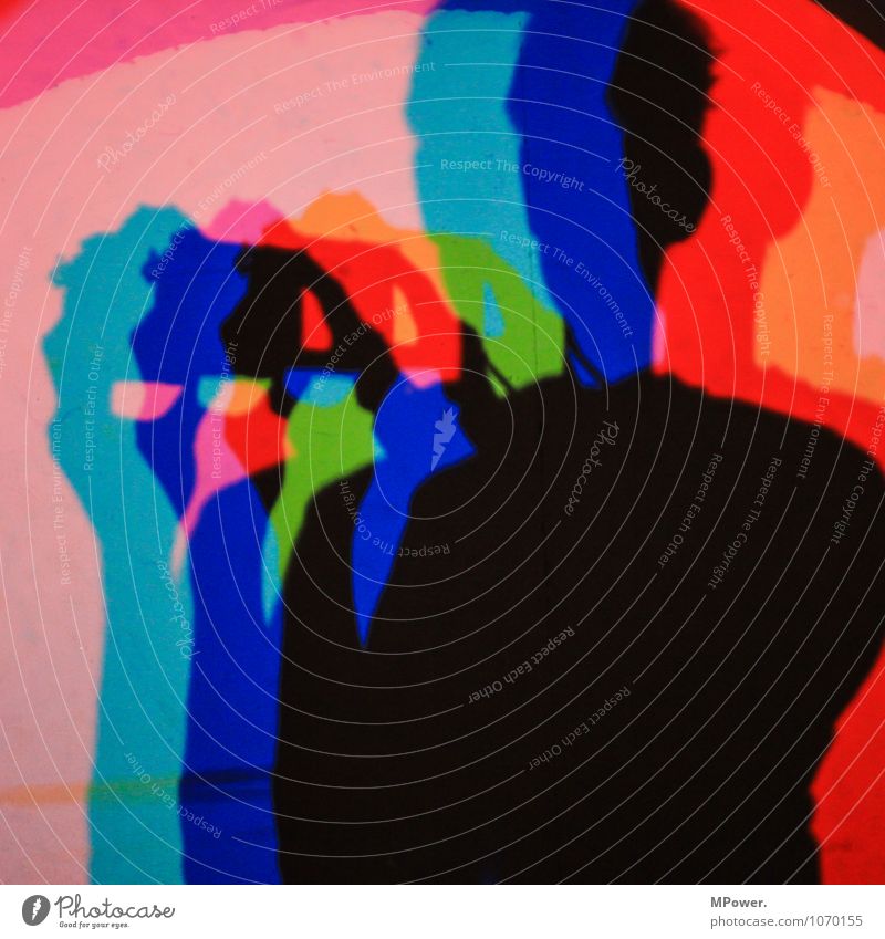 rgb Kunst Coolness mehrfarbig Frieden Komplementärfarbe Schatten Selbstportrait Experiment Beleuchtung grün rot Oberkörper Kopf Finger Farbfoto Innenaufnahme