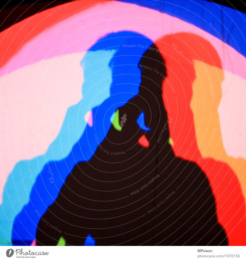 rgb Kunst Scheinwerfer Coolness mehrfarbig Frieden Komplementärfarbe Schatten Selbstportrait Experiment Beleuchtung blau grün rot Oberkörper Kopf Finger
