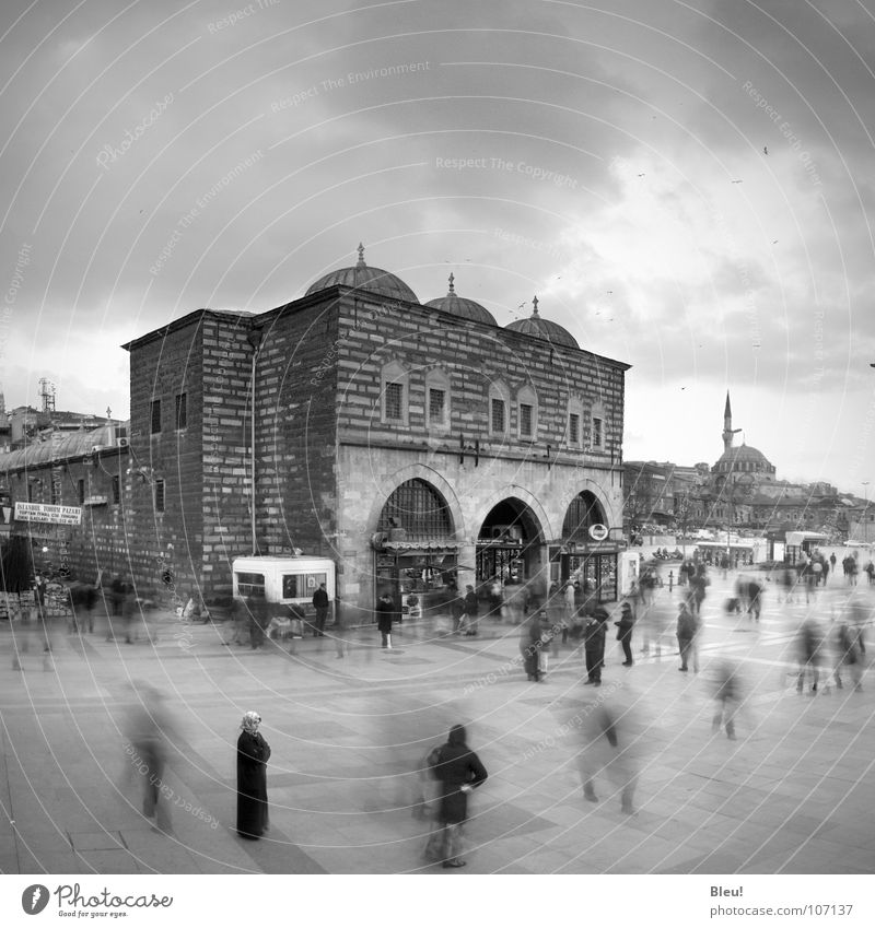 turkey Islam fade Mensch Ferien & Urlaub & Reisen Himmel Gotteshäuser Schwarzweißfoto Menschengruppe blur motion moskee Istambul veil bazaar cloudy sky grey