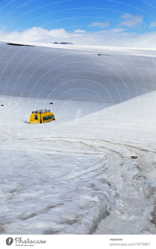 Iceland - yellow van on glacier Freizeit & Hobby Sommerurlaub Schnee Winterurlaub Berge u. Gebirge Natur Landschaft Vatnajökull Gletscher Fahrzeug Bus entdecken