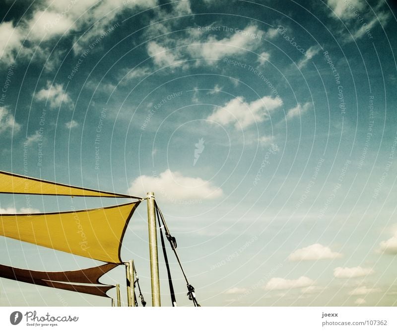 Lichtschutzfaktor gelb himmlisch Physik leicht Leichtigkeit Luft luftig Sonnensegel Stoff Wolken Sommer Himmel Freizeit & Hobby abspannung blau Wärme Strommast