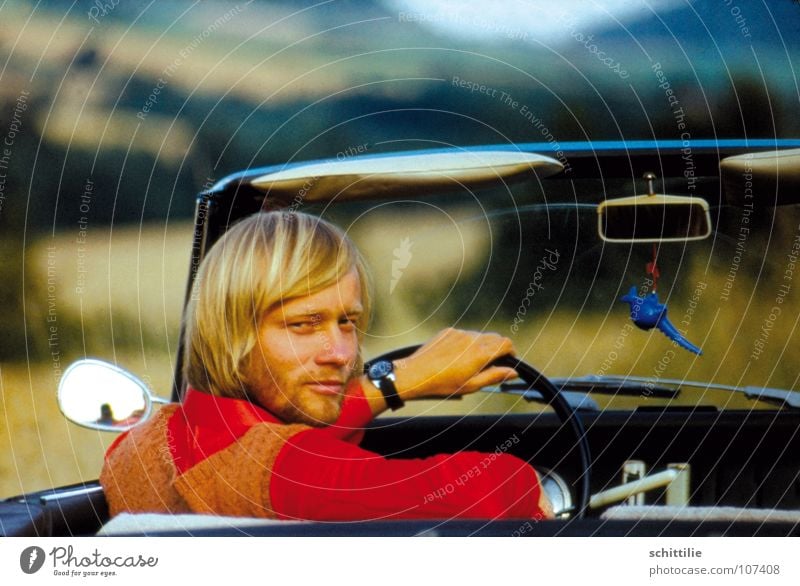 Die Große Reise Teil 1 klassisch Cabrio Mann Spiegel blond rot Luft Zufriedenheit Sommer PKW Landschaft Wind