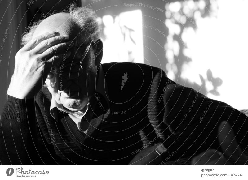 portrait of an old man (3) Großvater ruhig schweigen ruhen Gedanke erinnern Erinnerung Denken verloren untergehen Weisheit klug Zeit alt Frustration
