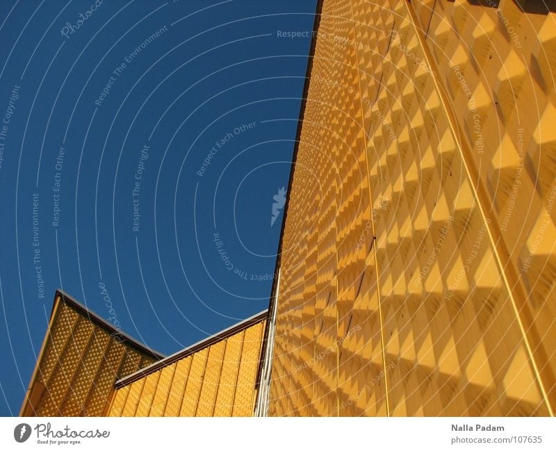 Gelb vor Blau Himmel Architektur Mauer Wand Philharmonie modern blau gelb Berliner Philharmonie Tiergarten Kammermusiksaal Scharoun Farbfoto Außenaufnahme
