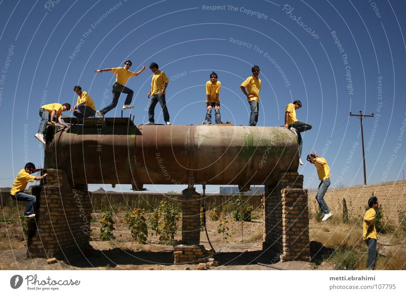 Safa Aktion gelb springen Iran Jugendliche safa metti metti ebrahimi mehdi ebrahimi safa daneshvar tunker 10second