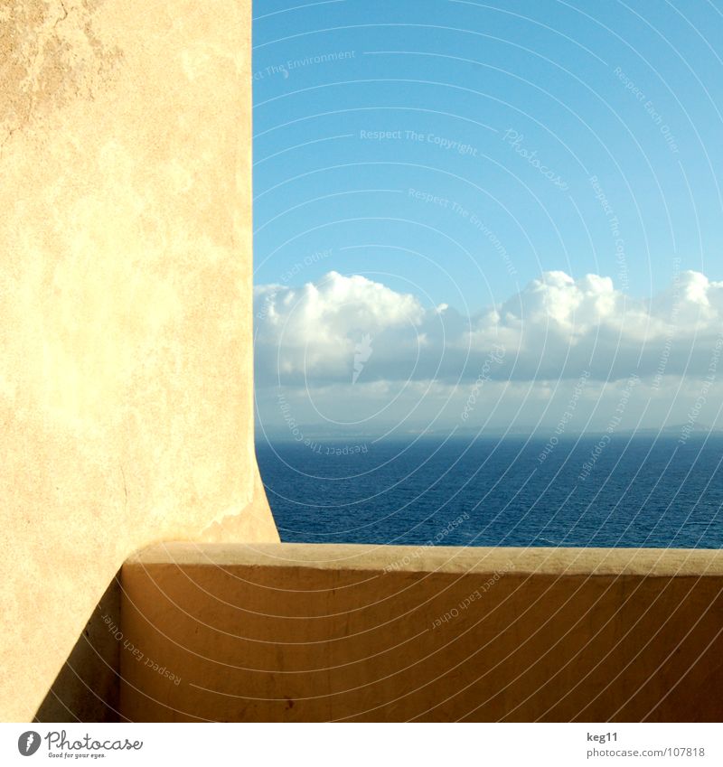 Fenster mit Ausblick Korsika Ferien & Urlaub & Reisen Segeln Wasserfahrzeug Mauer Wolken Meer Aussicht weiß beige Bonifacio Strand Erholung Wellen Sturm