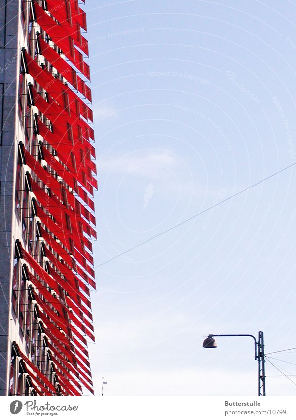 Markise1 rot Haus Fassade obskur Wetterschutz Perspektive Architektur