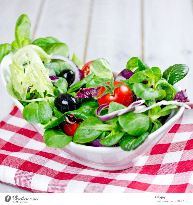 Salat Feldsalat pflücksalat Salatbeilage Tomate Blattsalat Vorspeise Kräuter & Gewürze Olivenöl Mahlzeit Diät frisch Vitamin knackig Vegetarische Ernährung