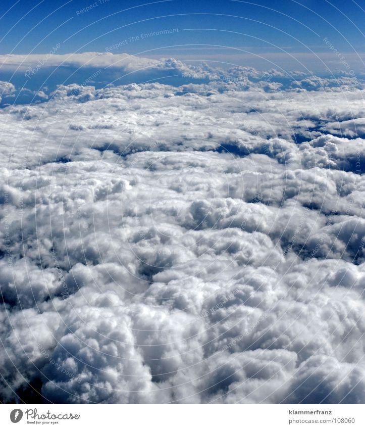 Bett ist gemacht... Kinderbett Wolken frisch weich Duft Gute Nacht Wolkendecke Flugzeug schlechtes Wetter ruhig Einsamkeit Unendlichkeit Raumtransporter