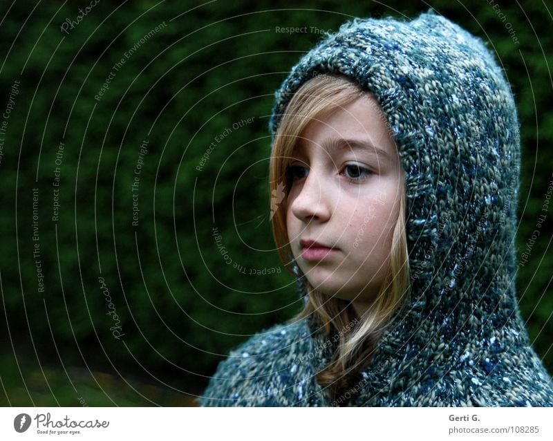 Mädchen Nummer Eins Kapuze Physik Winter kalt Kälteschutz Bekleidung Kopfbedeckung stricken Seil Strickjacke Gesicht Porträt grün langhaarig Fräulein