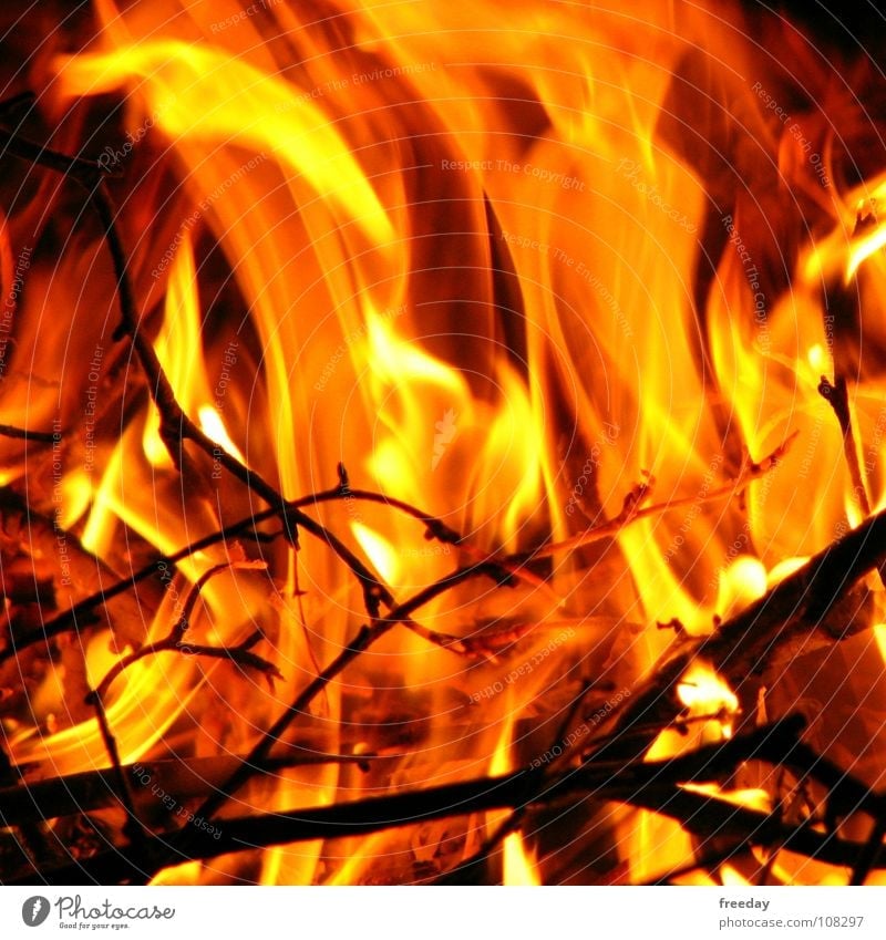 ::: Es brennt ein Feuer in mir ::: heiß brennen Glut heizen Physik Bombe Explosion Kraft schmelzen Hölle rot Holz Kohlendioxid Sauerstoff Luft Grill Sommer