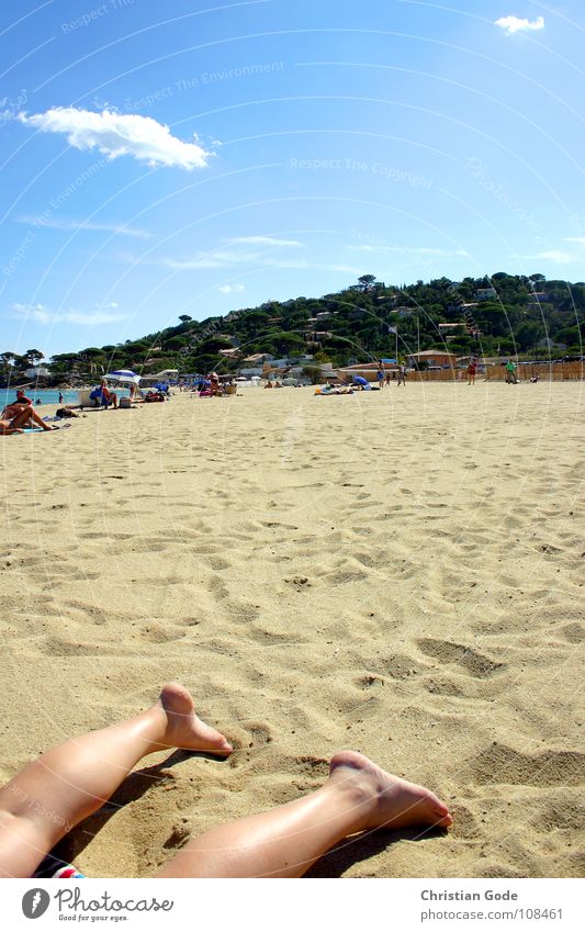 Endlich Urlaub Strand Ferien & Urlaub & Reisen Sonnenbad Strandleben Frankreich Cote d'Azur Leiche Handtuch Meer Sonnenschirm Erholung Küste Frau Himmel